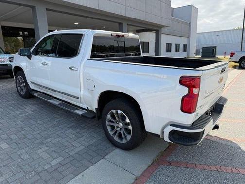 Iridescent Pearl Tricoat 2024 Chevrolet Silverado 1500 High Country