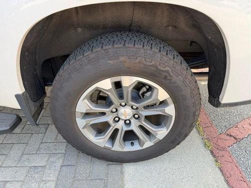 Iridescent Pearl Tricoat 2024 Chevrolet Silverado 1500 High Country