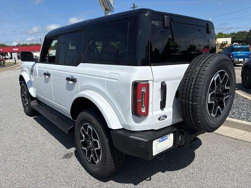 Oxford White 2026 Ford Bronco Outer Banks