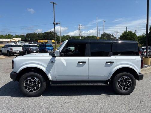 Oxford White 2026 Ford Bronco Outer Banks