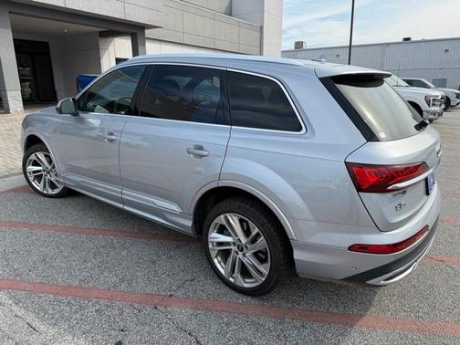 2022 Audi Q7 45 Premium
