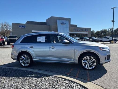 2022 Audi Q7 45 Premium