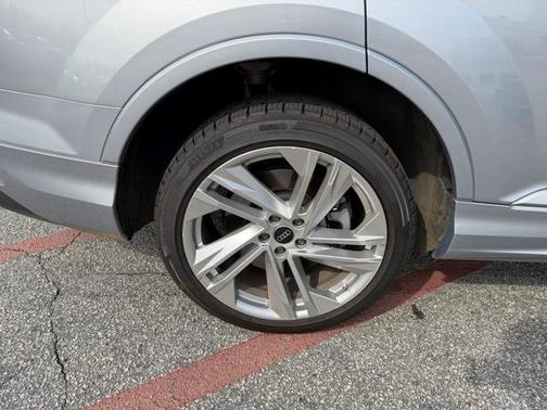 2022 Audi Q7 45 Premium