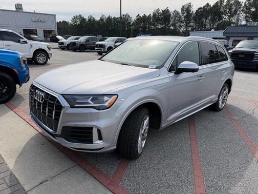 2022 Audi Q7 45 Premium