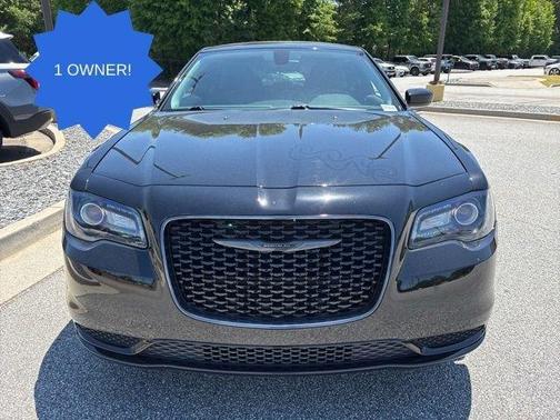 Gloss Black 2021 Chrysler 300 Touring