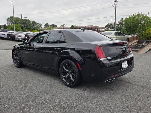 Gloss Black 2021 Chrysler 300 Touring