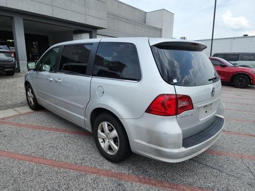 2010 Volkswagen Routan SEL