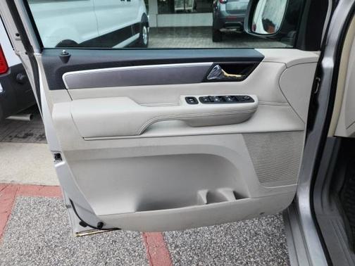 2010 Volkswagen Routan SEL