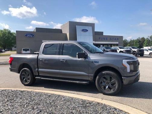 2025 Ford F-150 Lightning Flash