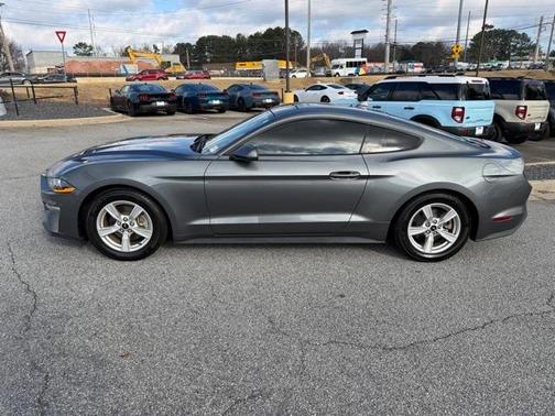 2022 Ford Mustang EcoBoost