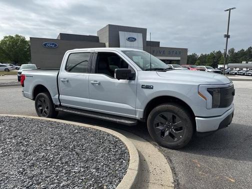 2025 Ford F-150 Lightning Flash