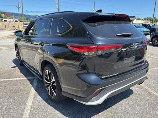 Midnight Black Metallic 2021 Toyota Highlander XSE