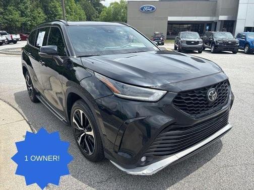 Midnight Black Metallic 2021 Toyota Highlander XSE