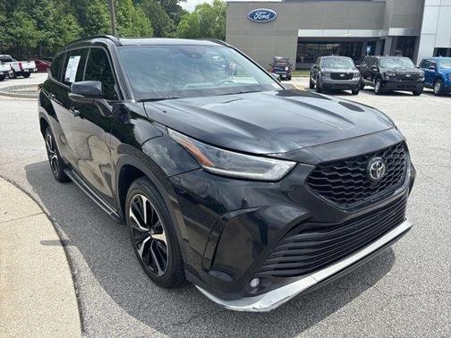 Midnight Black Metallic 2021 Toyota Highlander XSE