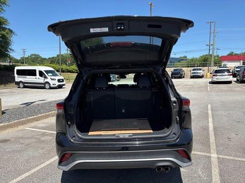 Midnight Black Metallic 2021 Toyota Highlander XSE