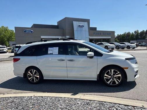 White Diamond Pearl 2019 Honda Odyssey Elite