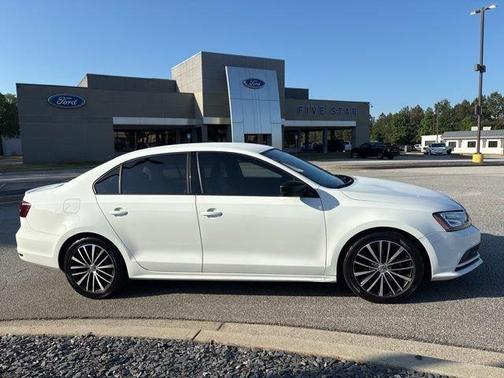 Pure White 2016 Volkswagen Jetta 1.8T Sport