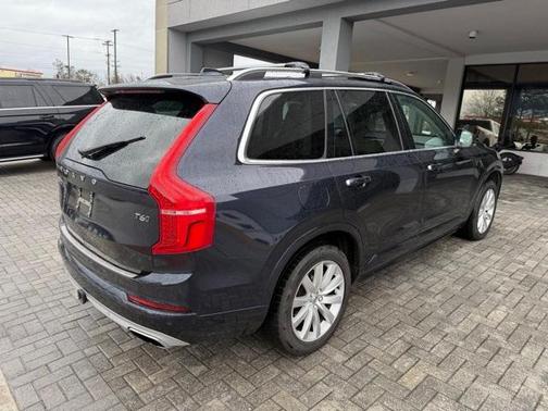 2016 Volvo XC90 T6 Momentum
