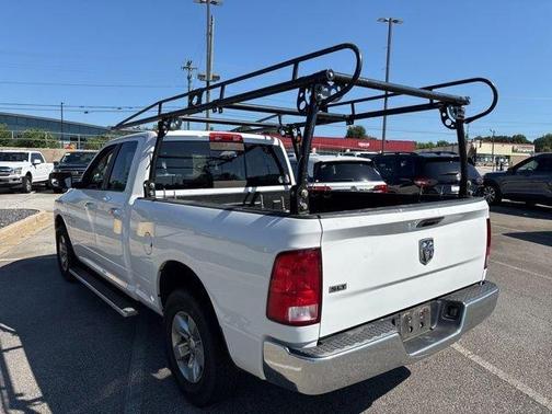 Bright White Clearcoat 2017 RAM 1500 SLT
