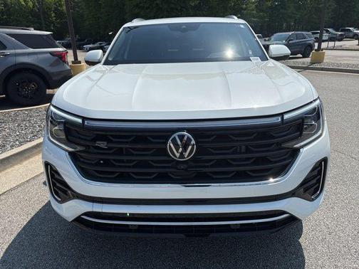 Opal White Pearl Effect 2024 Volkswagen Atlas Cross Sport 2.0T SEL Premium R-Line