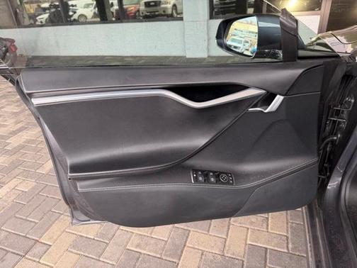 2015 Tesla Model S 90D