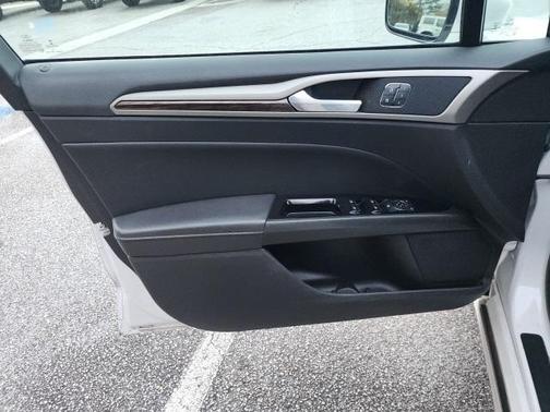 2014 Ford Fusion Energi SE Luxury