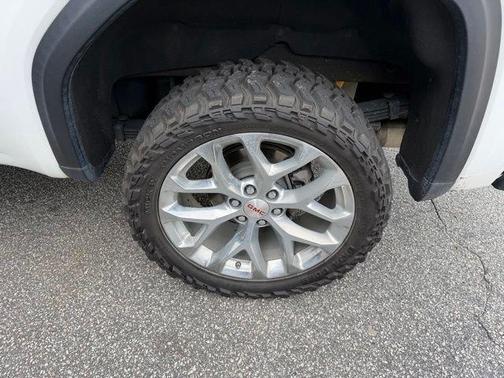 Summit White 2023 GMC Sierra 1500 AT4X
