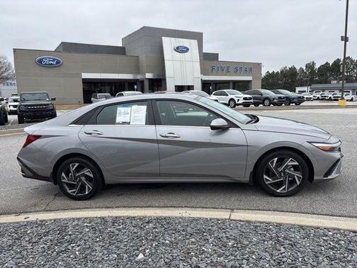 2025 Hyundai ELANTRA SEL Convenience