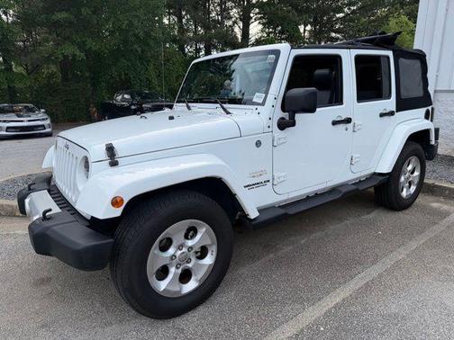 Bright White Clearcoat 2014 Jeep Wrangler Unlimited Sahara