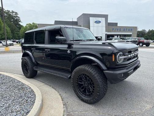 Shadow 2026 Ford Bronco Outer Banks