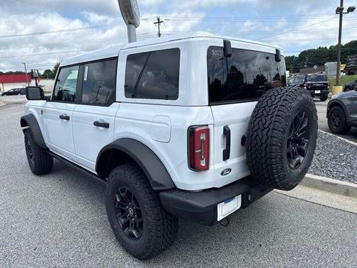 Oxford White 2026 Ford Bronco Badlands