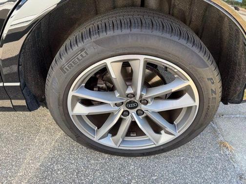 Mythos Black Metallic 2021 Audi Q3 45 S line Premium