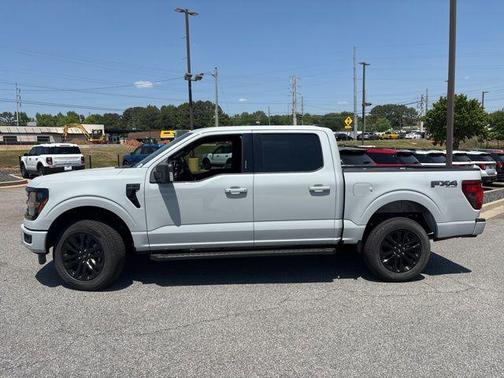 Avalanche 2026 Ford F-150 XLT