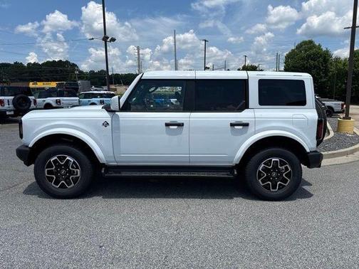 Oxford White 2026 Ford Bronco Outer Banks
