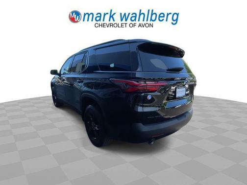 Mosaic Black Metallic 2023 Chevrolet Traverse LT Cloth