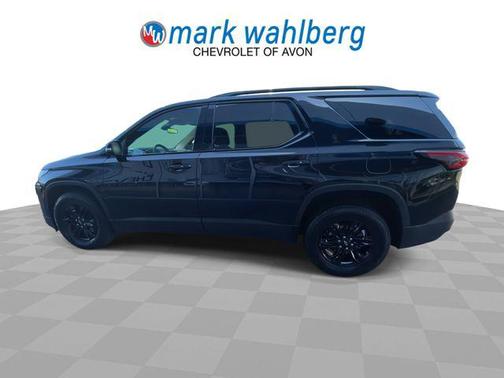 Mosaic Black Metallic 2023 Chevrolet Traverse LT Cloth