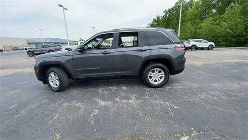 2022 Jeep Grand Cherokee Laredo