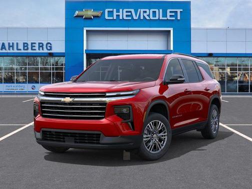 Radiant Red Tintcoat 2026 Chevrolet Traverse LT