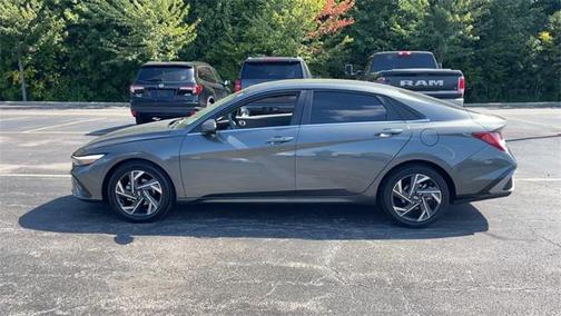 2024 Hyundai ELANTRA SEL