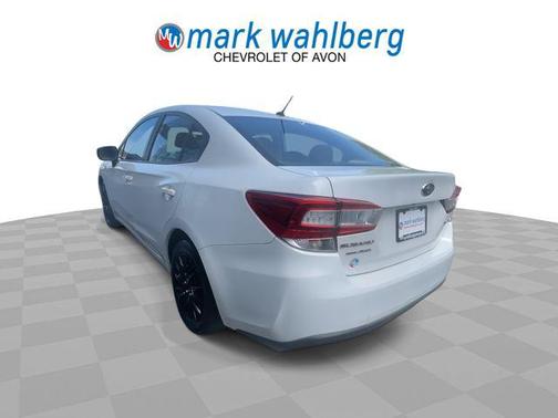 Crystal White Pearl 2019 Subaru Impreza 2.0i