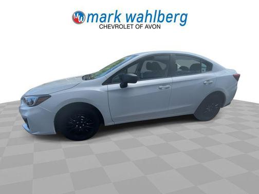 Crystal White Pearl 2019 Subaru Impreza 2.0i