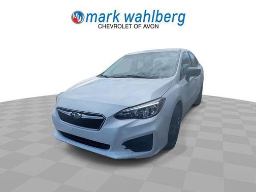 Crystal White Pearl 2019 Subaru Impreza 2.0i
