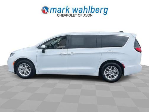 Bright White Clearcoat 2023 Chrysler Pacifica Touring L