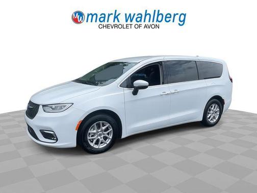 Bright White Clearcoat 2023 Chrysler Pacifica Touring L