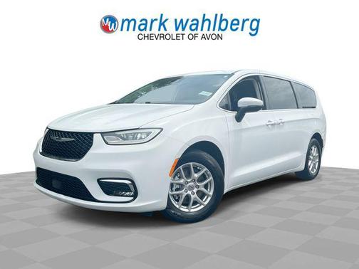Bright White Clearcoat 2023 Chrysler Pacifica Touring L