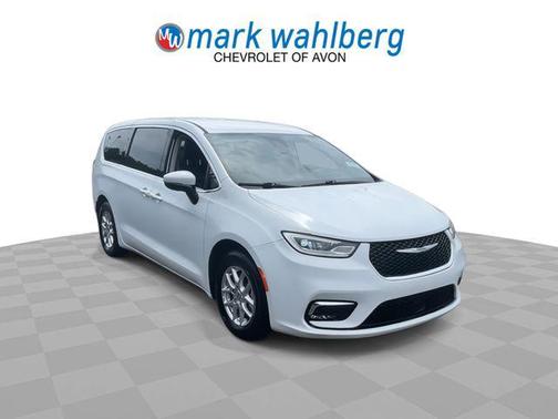 Bright White Clearcoat 2023 Chrysler Pacifica Touring L