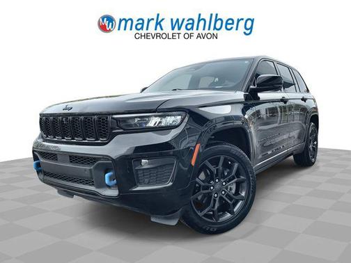 Diamond Black Crystal Pearlcoat 2025 Jeep Grand Cherokee 4xe Anniversary Edition