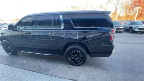 2023 Chevrolet Suburban LT