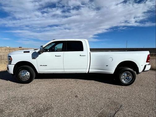 2023 RAM 3500 Laramie Crew Cab 4x4 8' Box