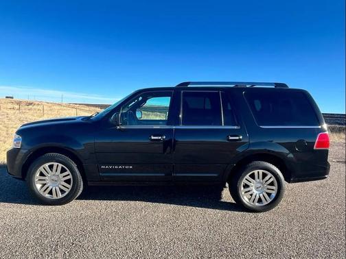 2011 Lincoln Navigator Base